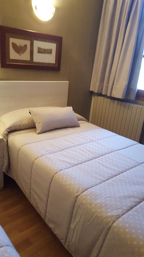 Aparta-Hotel Puertolas Escuer Exteriör bild